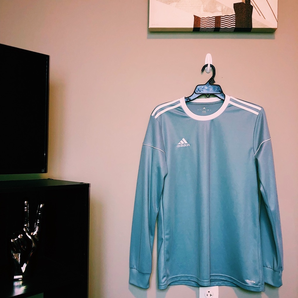 Medium Climalite Adidas Long Sleeve Tee ! 🤩